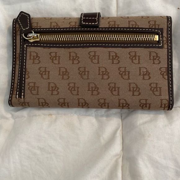 Dooney and Bourke monogrammed new without tags wallet - Picture 3 of 6